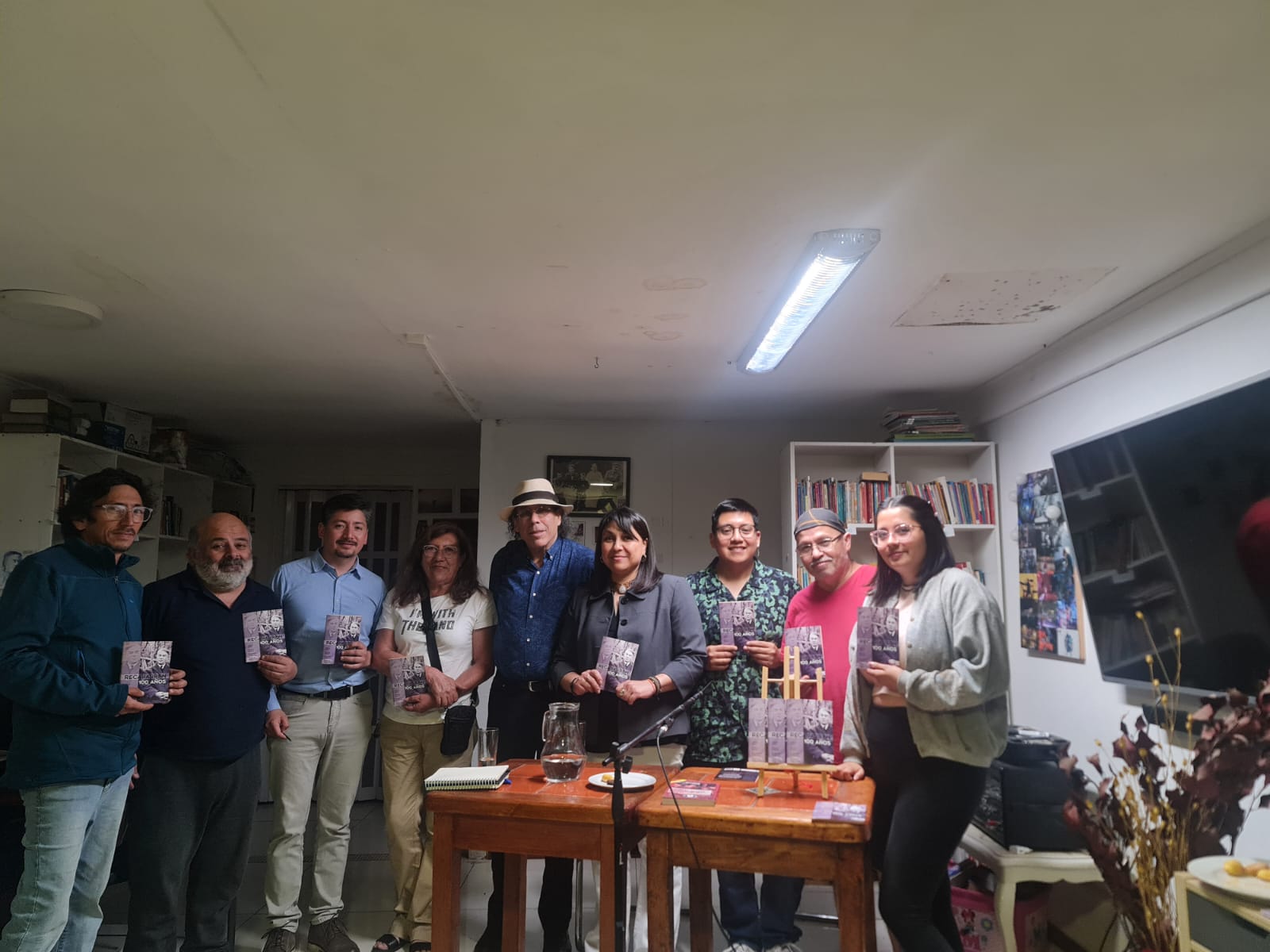 Fue presentado el folleto «Recabarren 100 años» en Casa Popular Recabarren de Quilicura